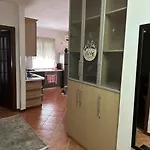 Rudi 2 In Appartement