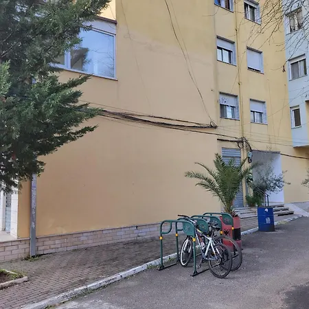 Rudi 2 In Lejlighed Tirana