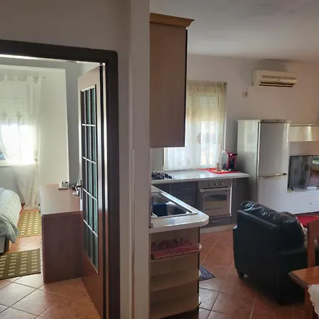 Rudi 2 In * טיראנה
